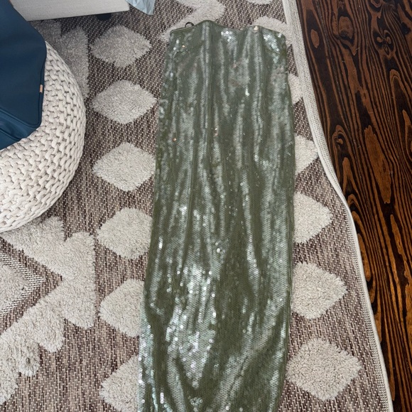 STAUD Shimmering Silver maxi dress - Picture 8 of 9